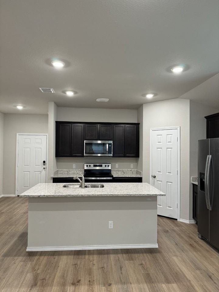 2909 Sherco Rd - Photo 3 of 19