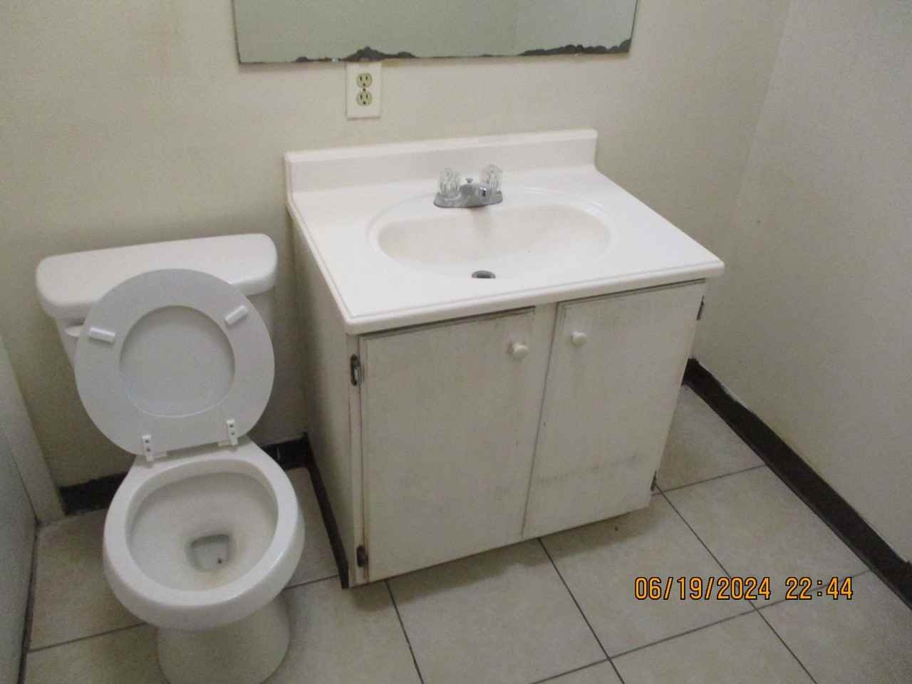 1102 Blaylock St Apt B - Photo 3 of 5