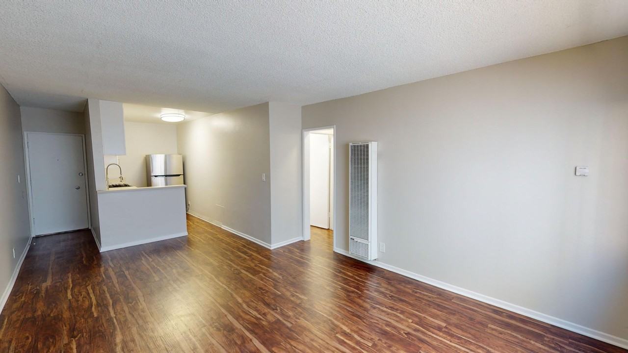 830 S. Grandview - Photo 2 of 3