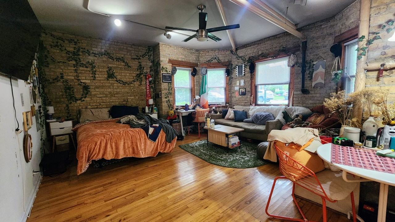 1919 W Berteau Ave #F - Photo 2 of 10