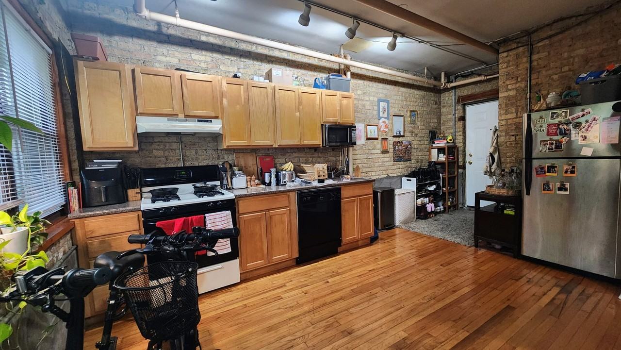 1919 W Berteau Ave #F - Photo 3 of 10