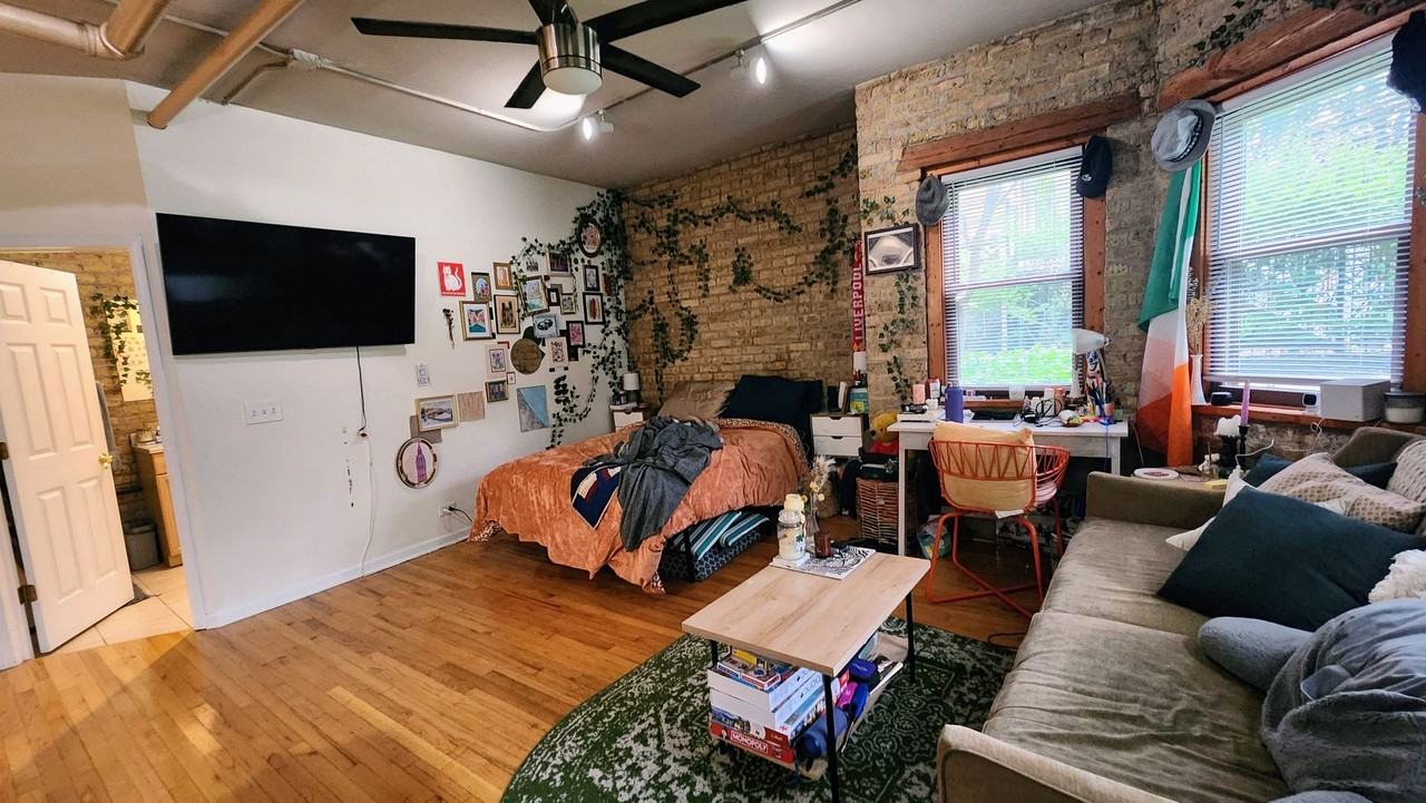 1919 W Berteau Ave #F - Photo 6 of 10