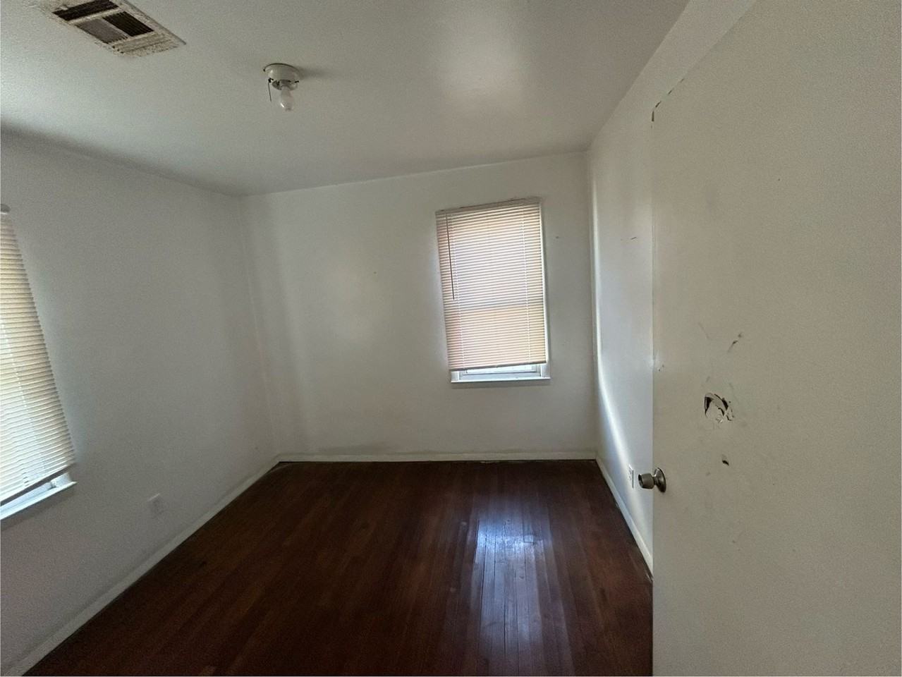 805 Nw 66th St - Photo 6 of 7