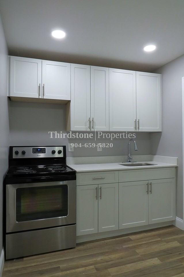 9021 Castle Boulevard - Photo 4 of 23