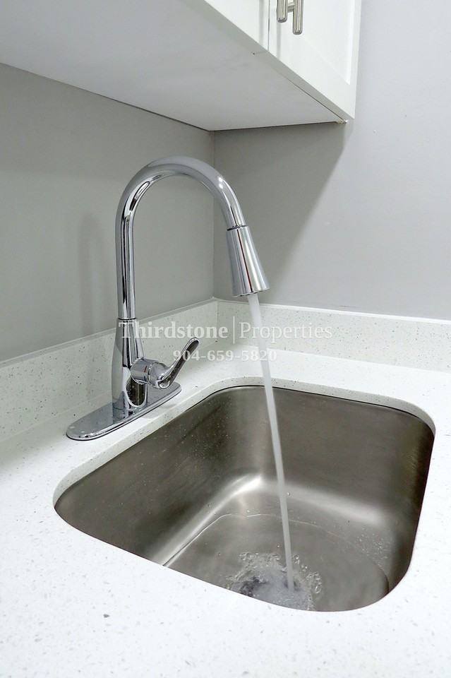 9021 Castle Boulevard - Photo 6 of 23