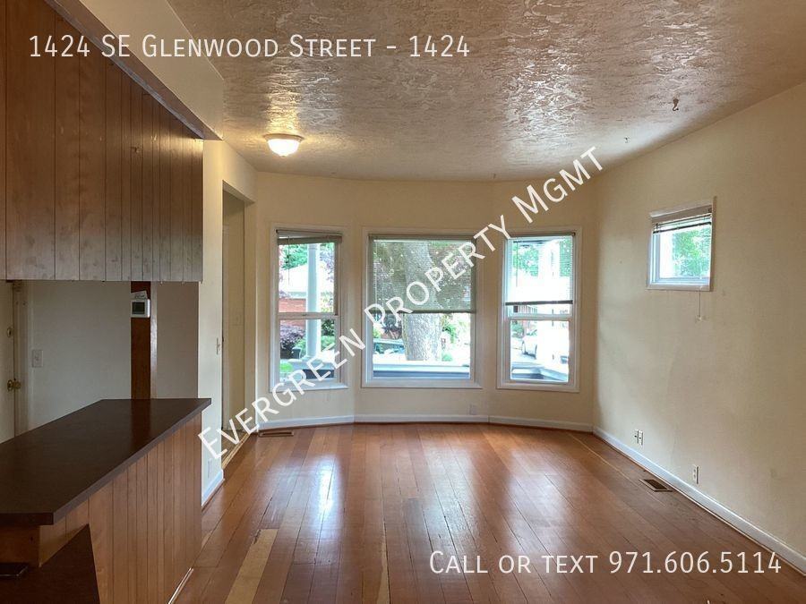 1424 Se Glenwood St #1424 - Photo 3 of 15