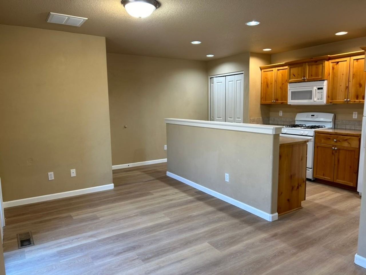 16547 Daisy Pl - Photo 2 of 23