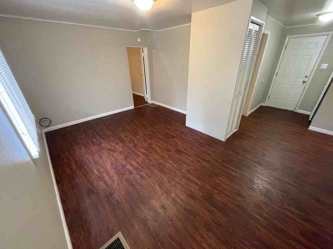 2229 E Monument St - Photo 3 of 10