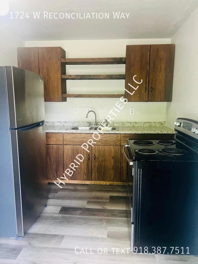 1724 W Reconciliation Way - Photo 3 of 5