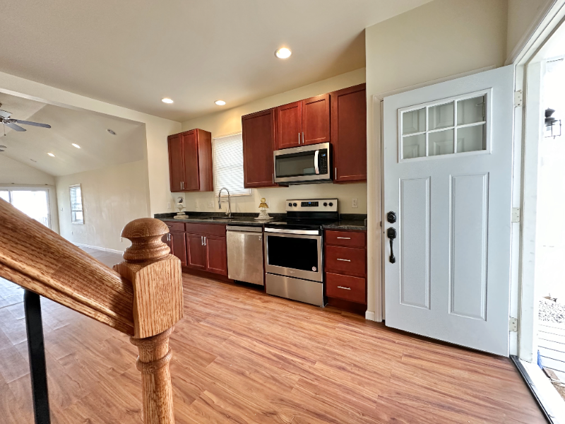 1141 Vine St - Photo 6 of 13