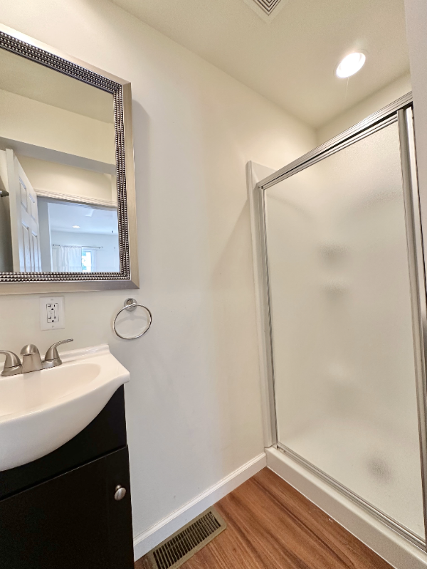 1141 Vine St - Photo 7 of 13