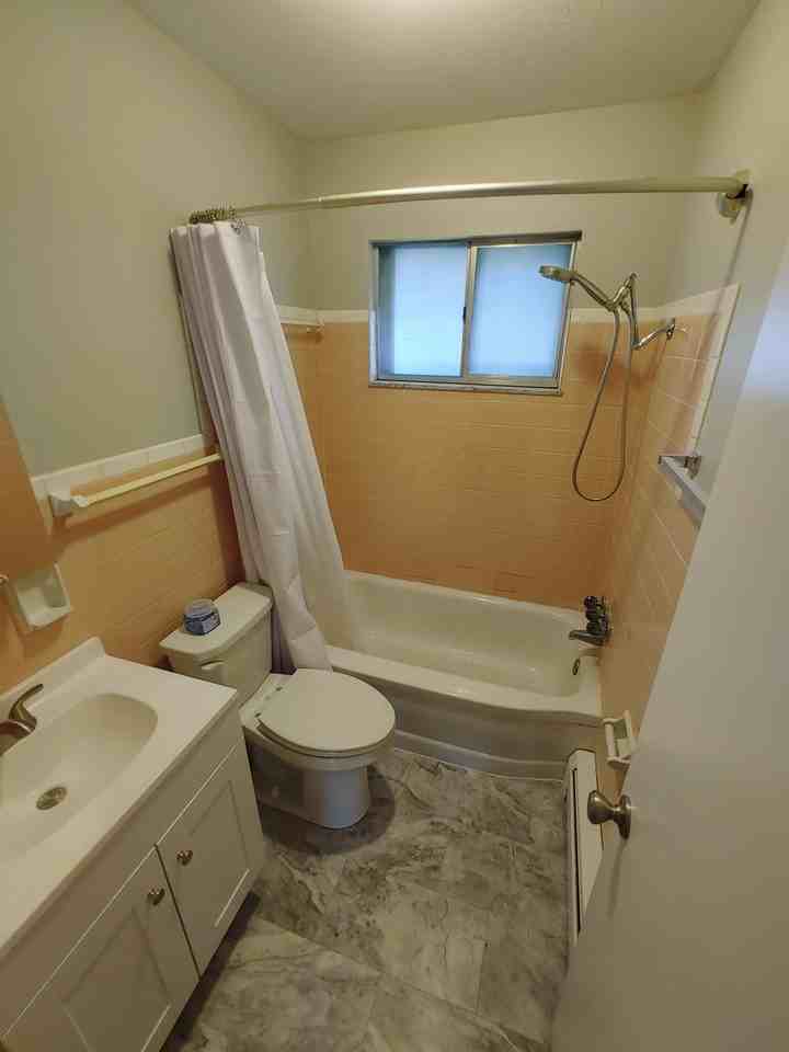 652 East Main Street - Photo 3 of 6