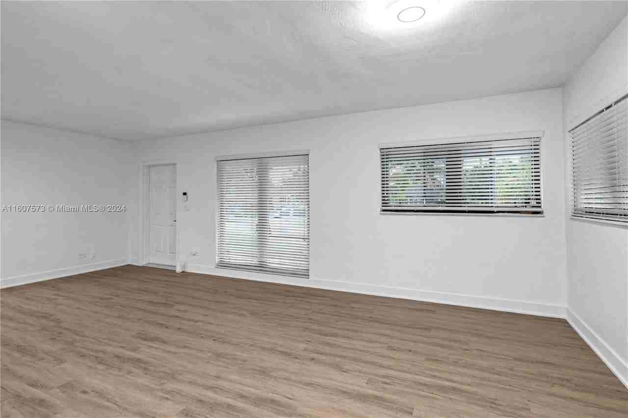 6495 Sw 25th Ter #6495 - Photo 2 of 8