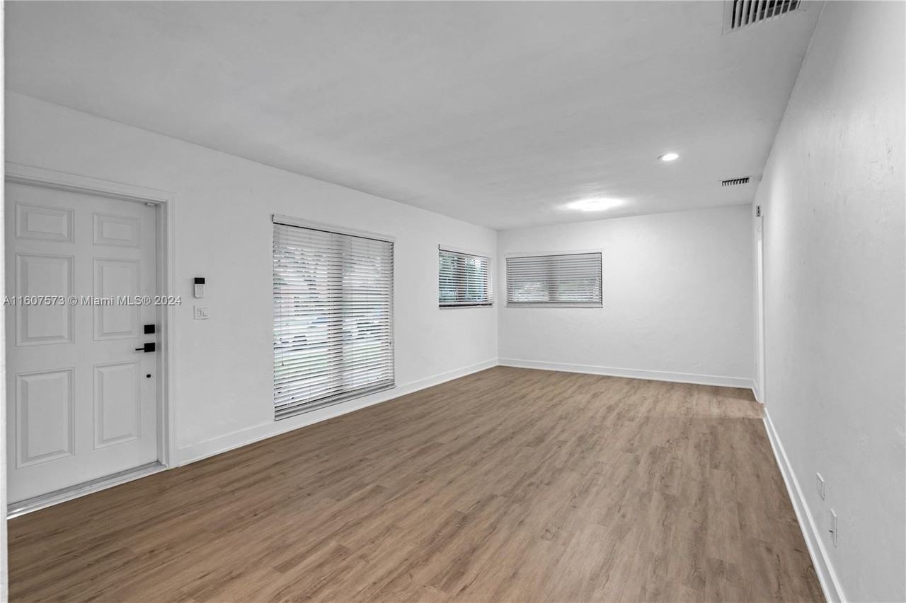 6495 Sw 25th Ter #6495 - Photo 3 of 8