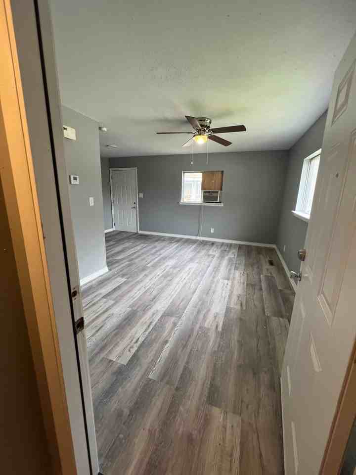 2305 N Prospect Ave - Photo 2 of 13