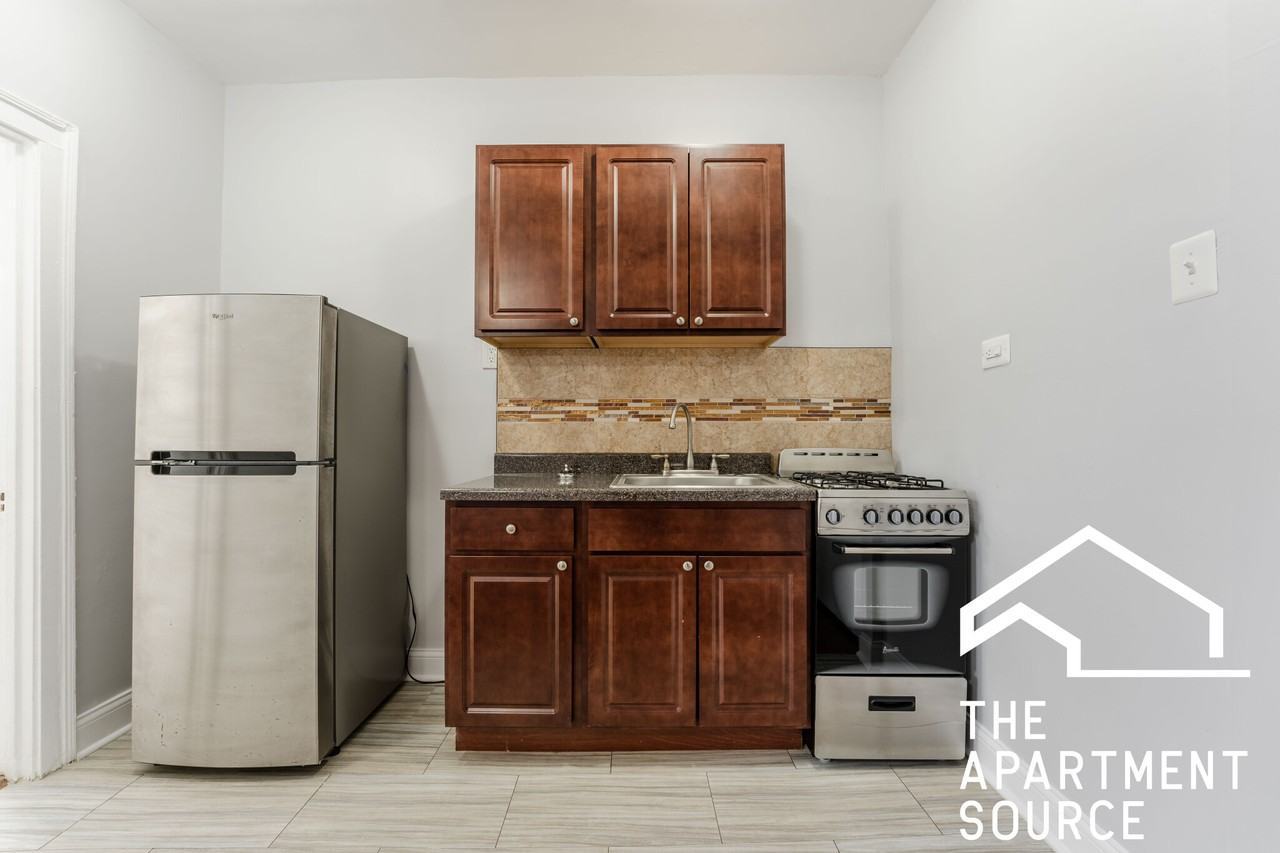 6930 North Greenview Avenue #509 - Photo 2 of 11