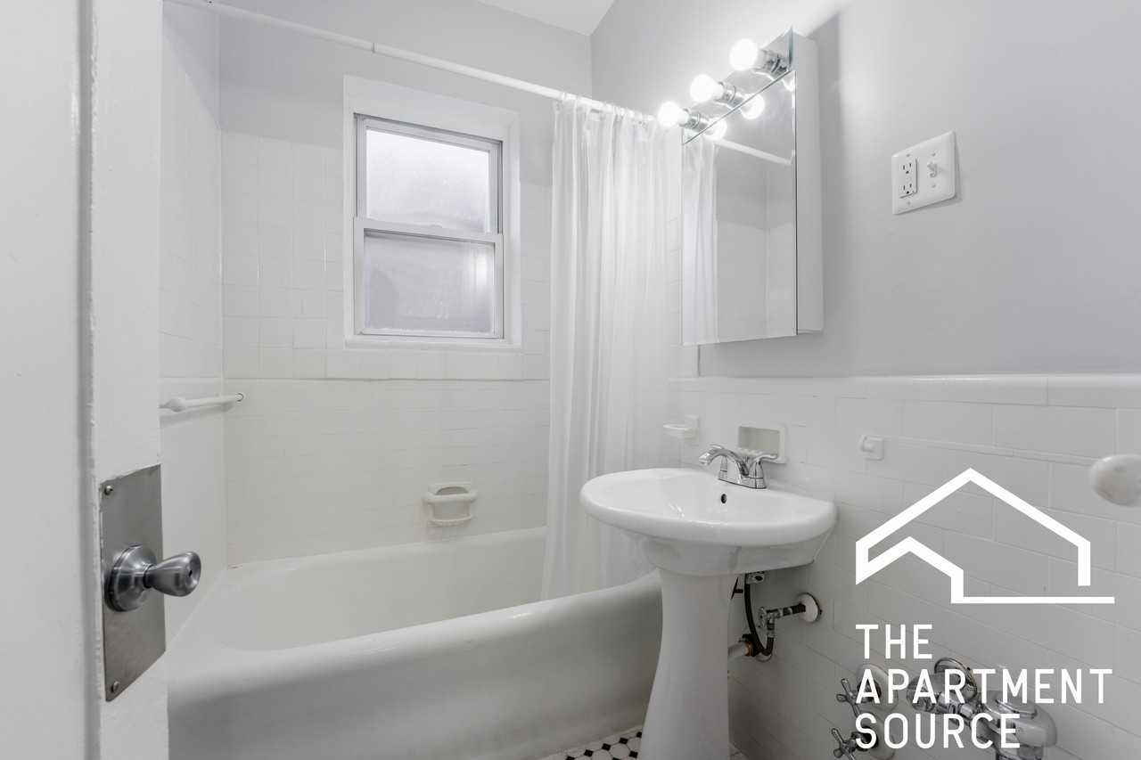 6930 North Greenview Avenue #509 - Photo 4 of 11