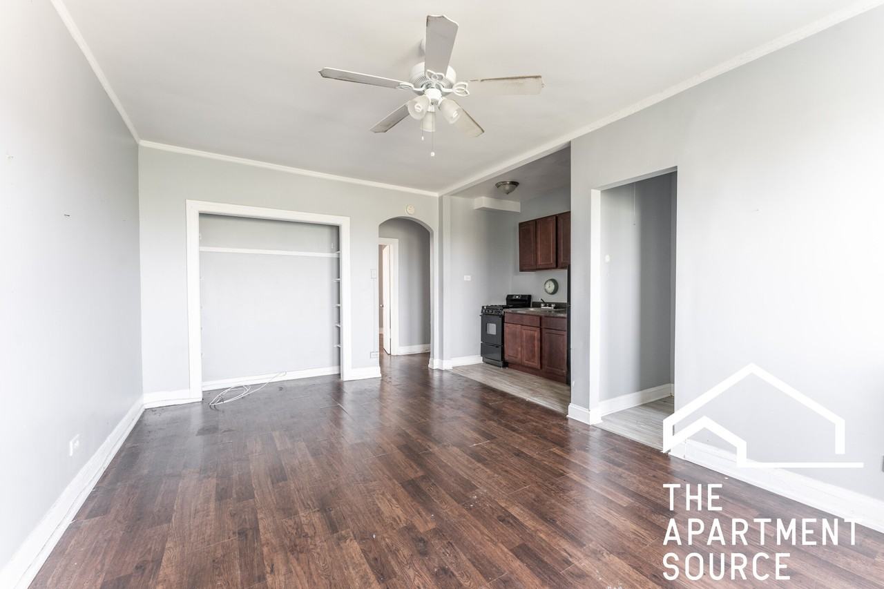 6930 N Greenview Ave #606 - Photo 2 of 10