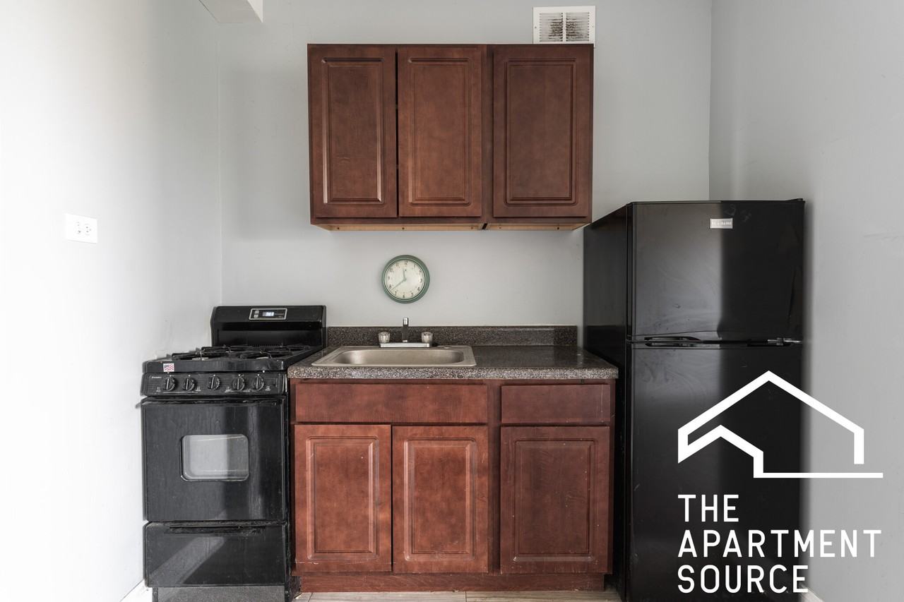 6930 N Greenview Ave #606 - Photo 3 of 10