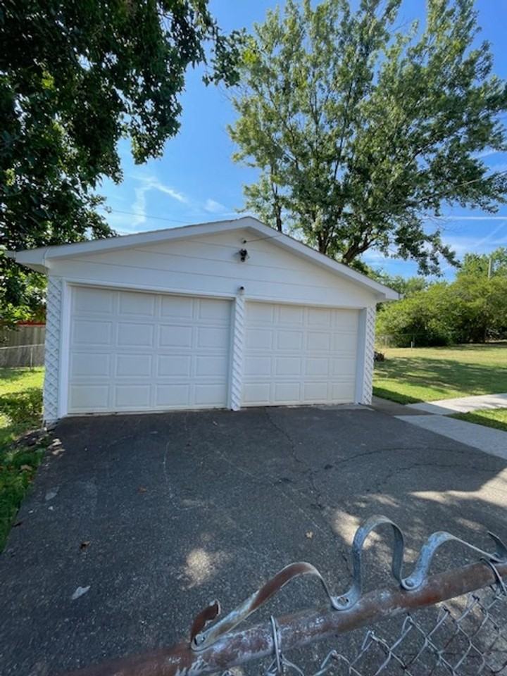 2808 Milford Ave - Photo 2 of 27