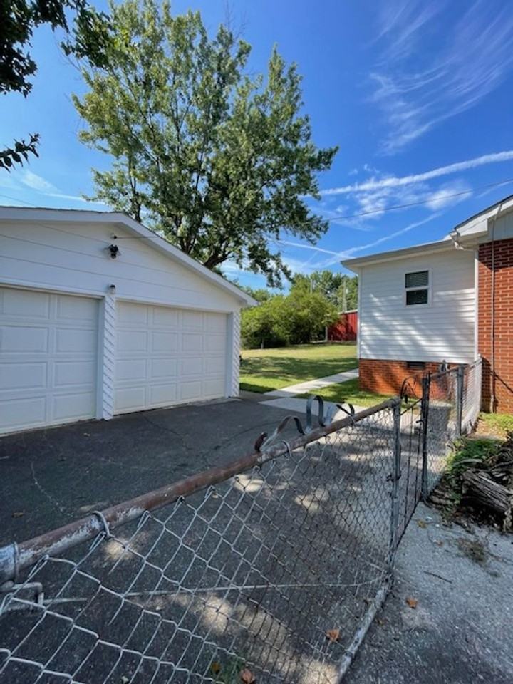 2808 Milford Ave - Photo 3 of 27