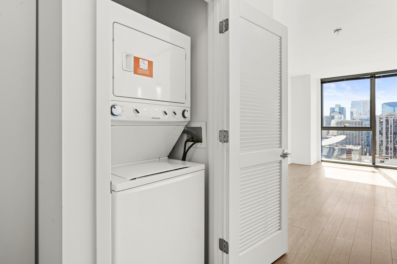 201 N Garland Ct - Photo 6 of 22