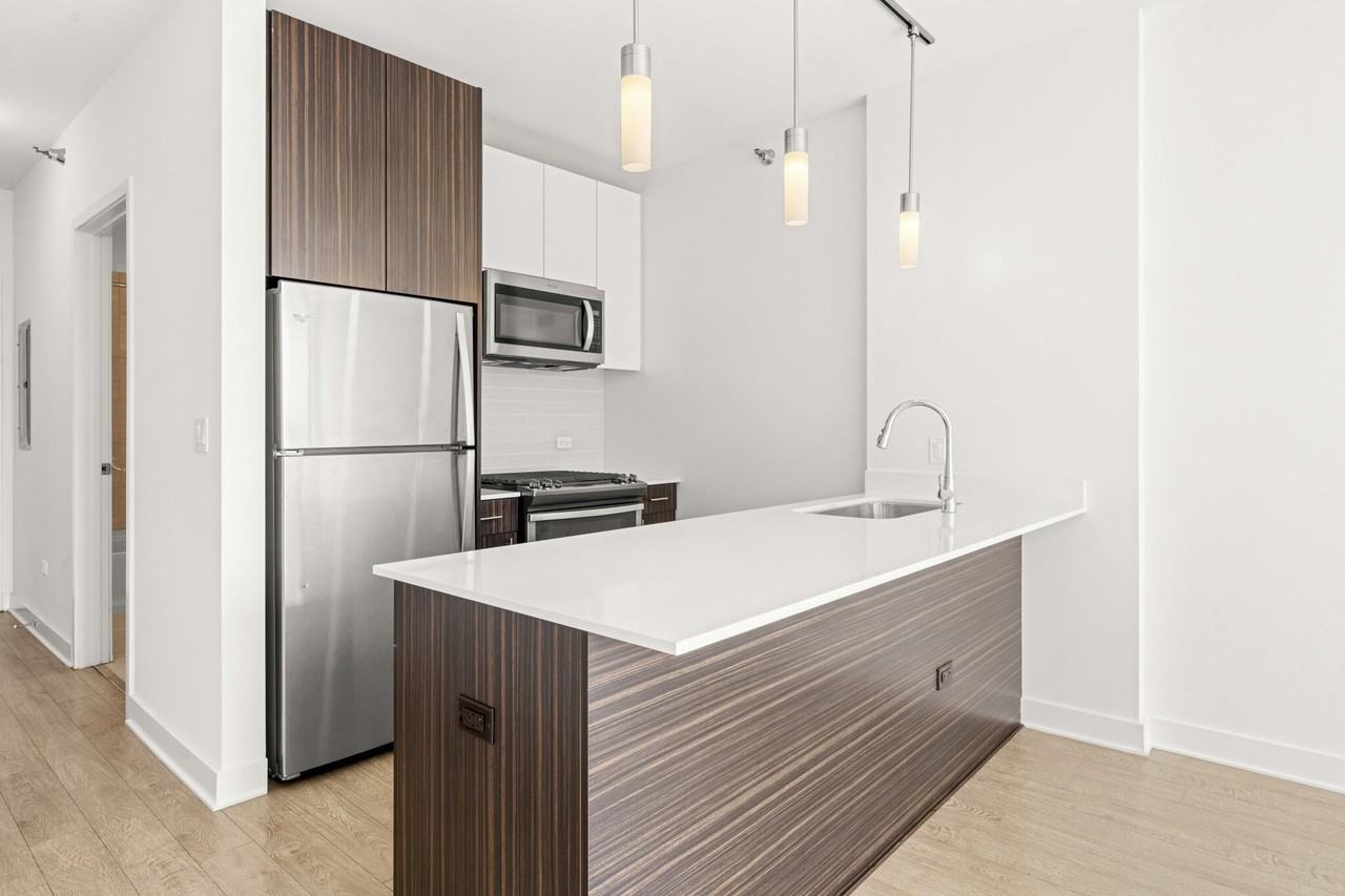 201 N Garland Ct - Photo 4 of 22