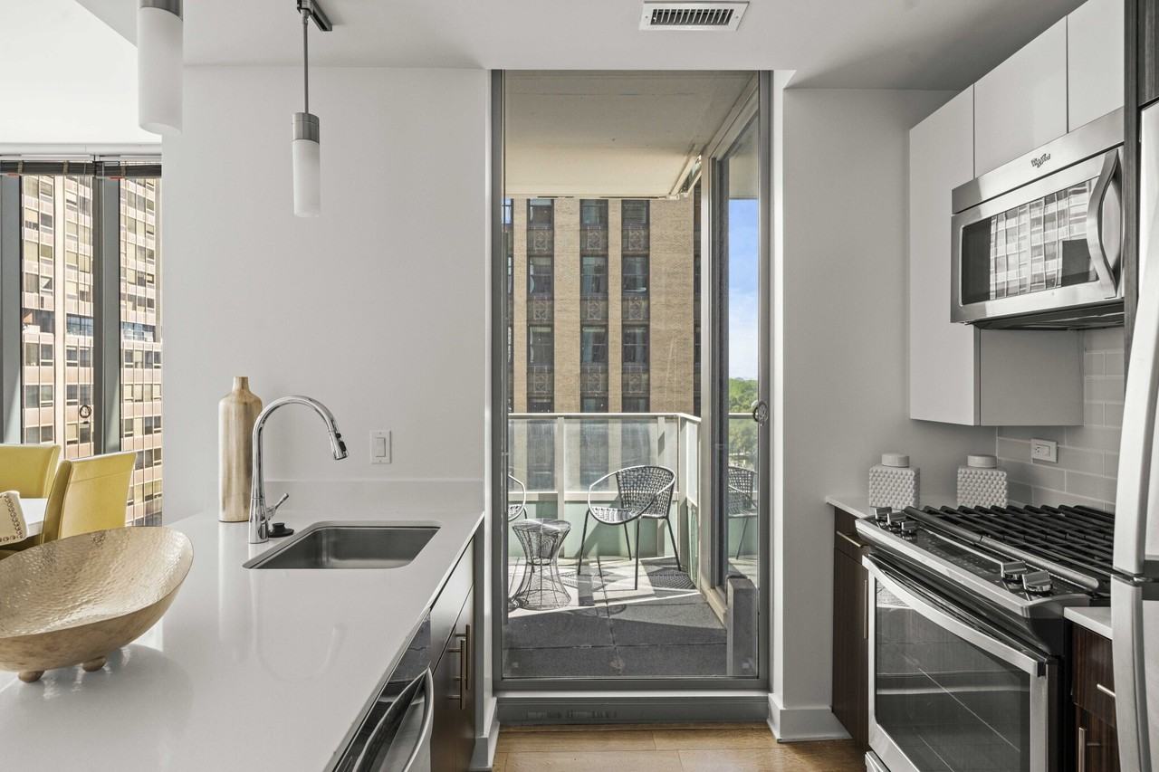 201 N Garland Ct #2-2 - Photo 4 of 27