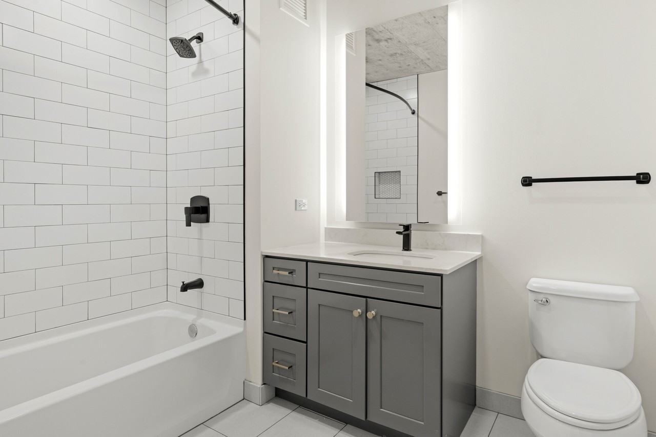 169 W Huron St - Photo 2 of 22