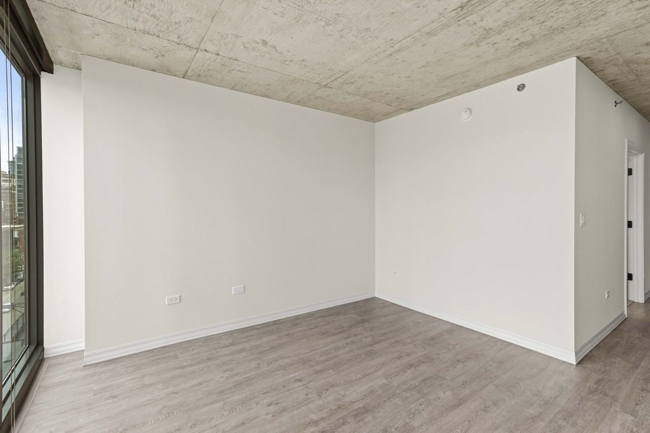 169 W Huron St - Photo 6 of 22