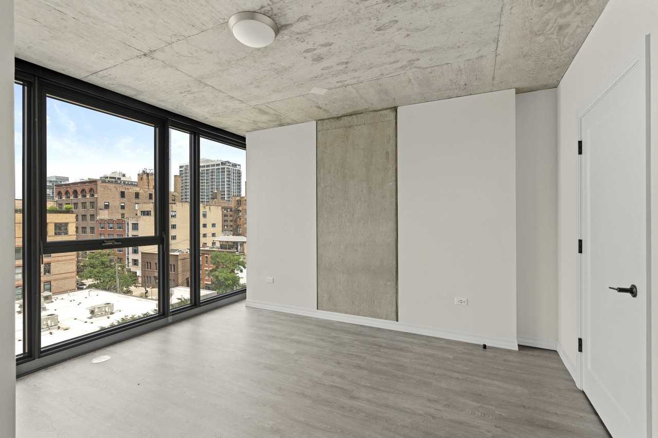 169 W Huron St #1-1 - Photo 5 of 26