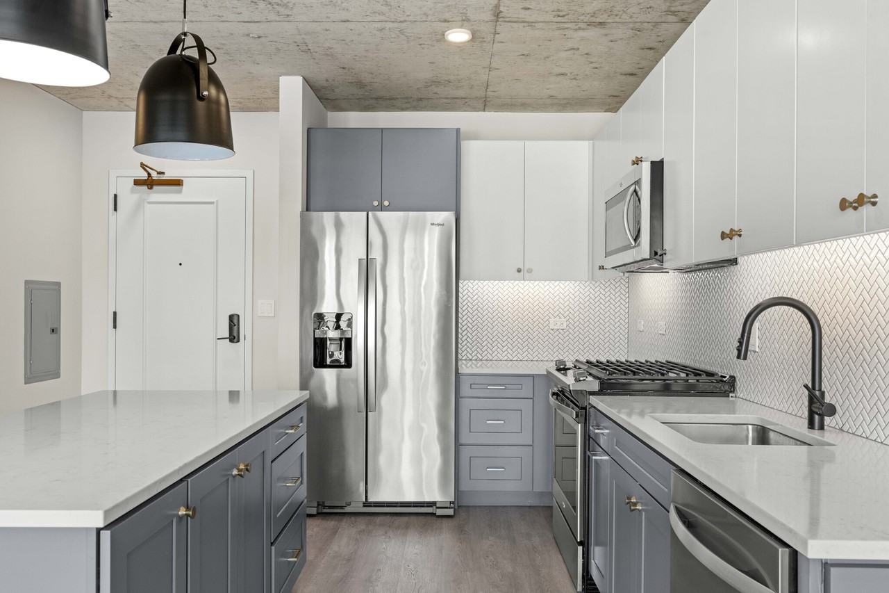 169 W Huron St #1-1 - Photo 7 of 26