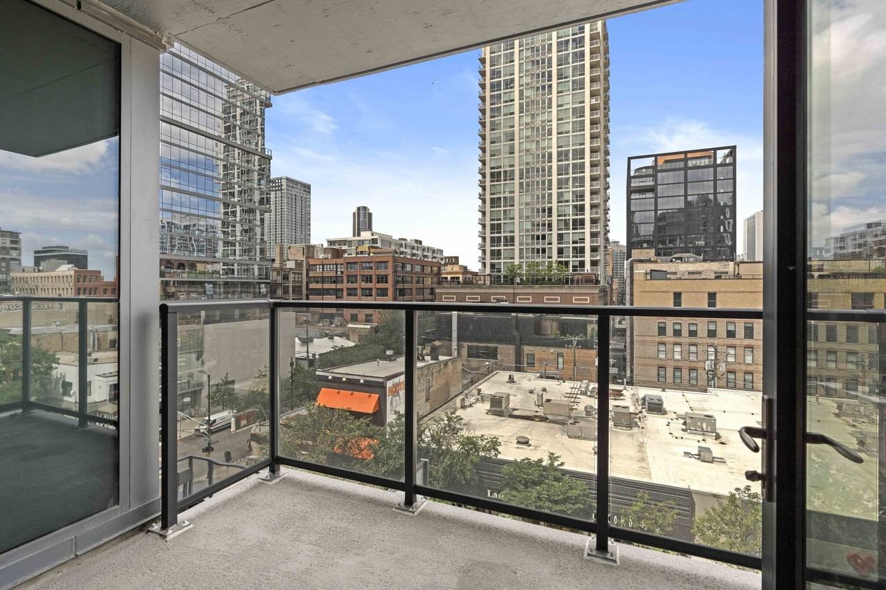 169 W Huron St #1-1 - Photo 7 of 26