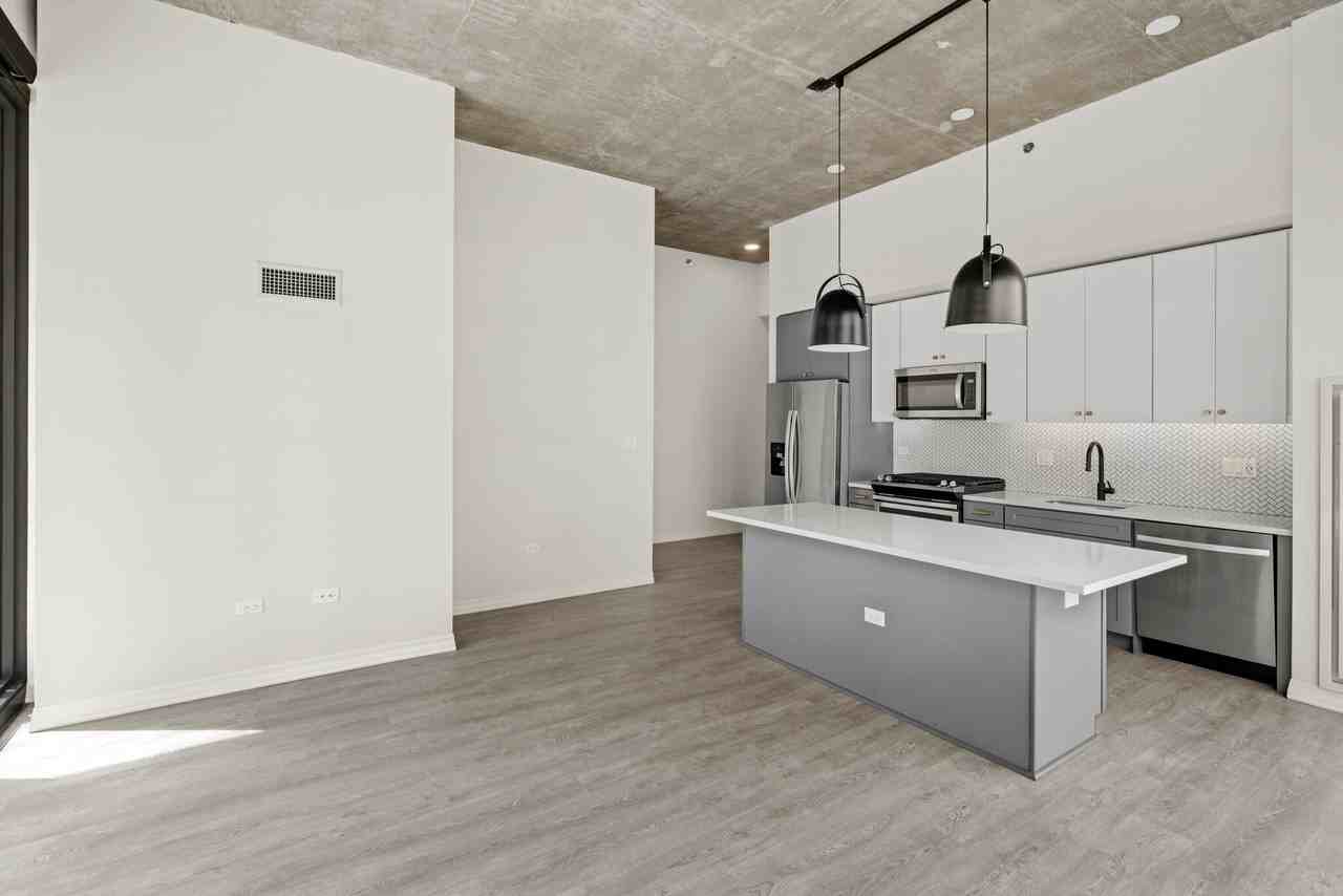 169 W Huron St #2-2 - Photo 5 of 23