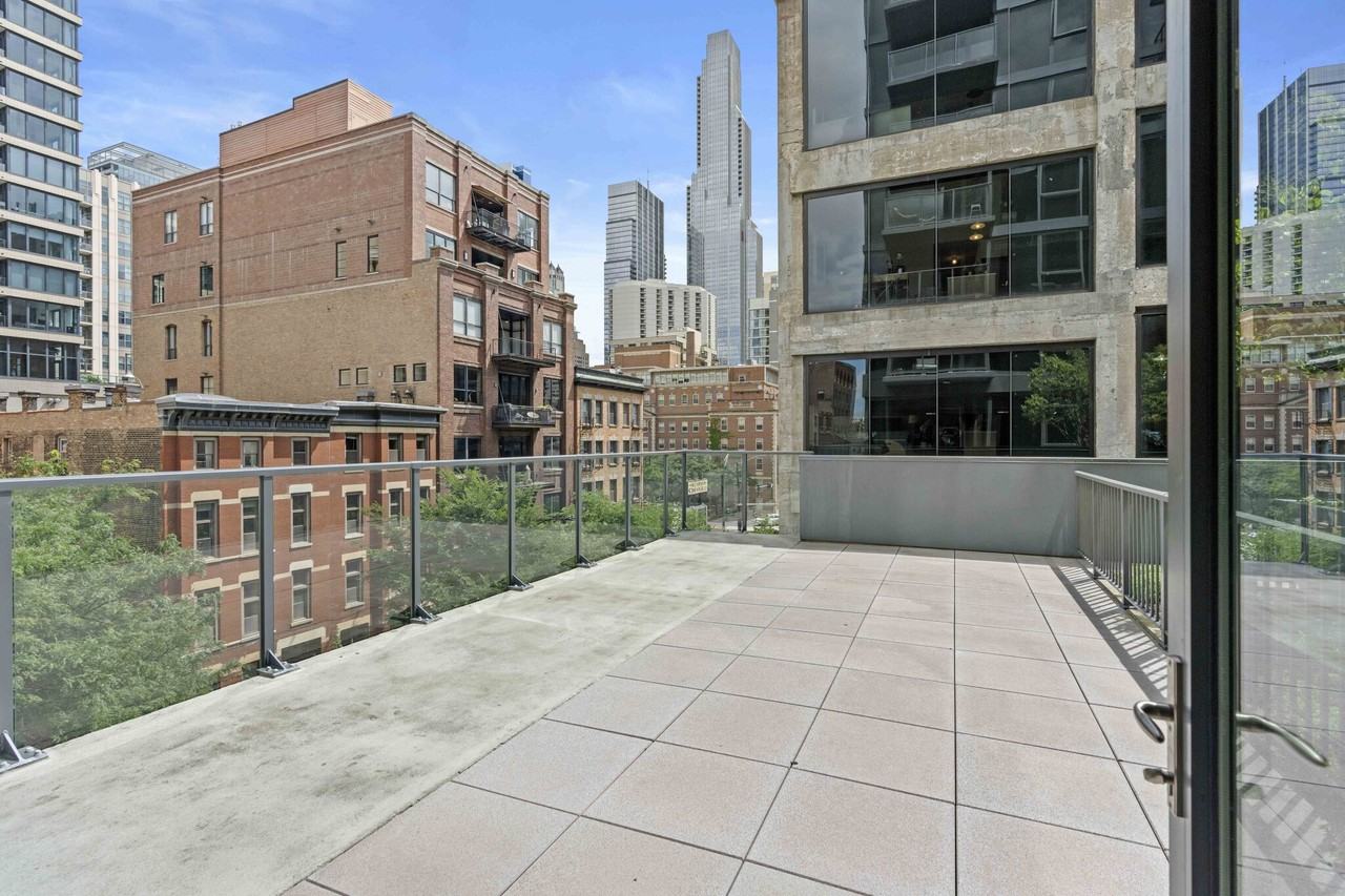 169 W Huron St #2-2 - Photo 6 of 23
