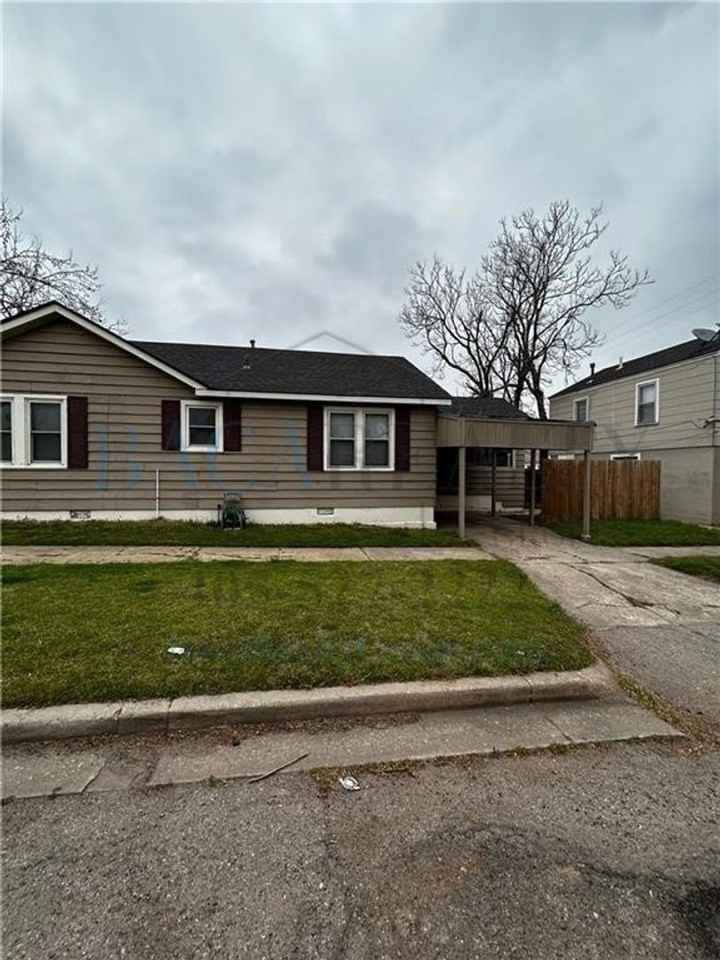 719 S Rock Island Ave - Photo 2 of 16