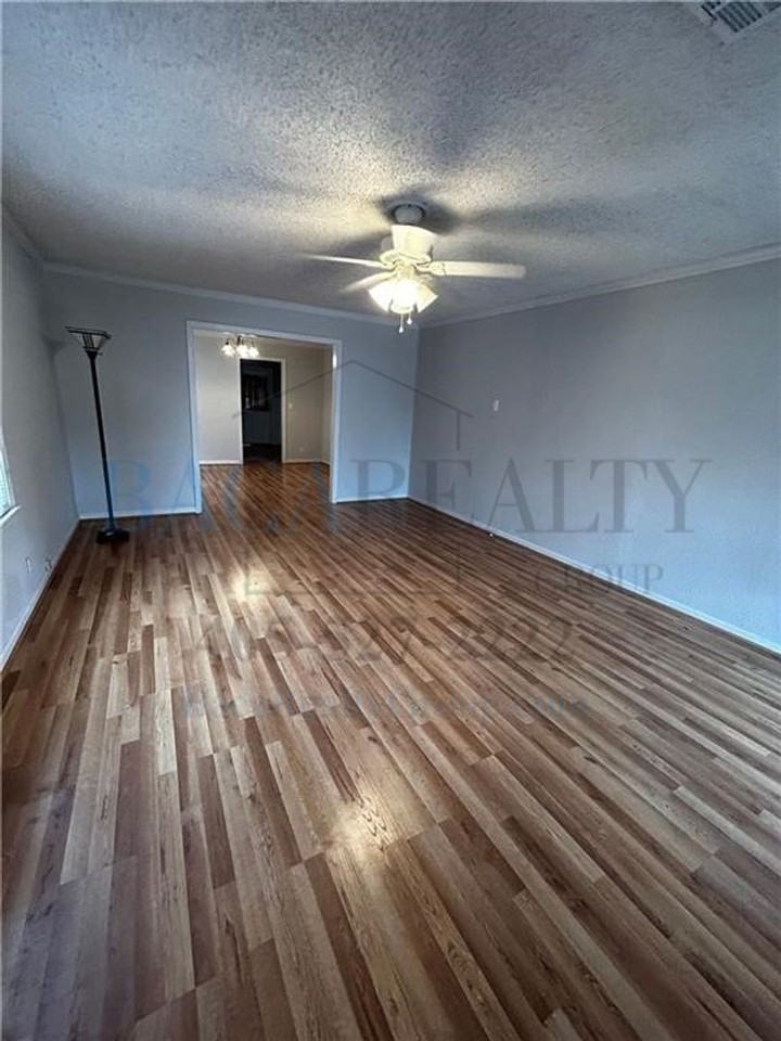 719 S Rock Island Ave - Photo 3 of 16
