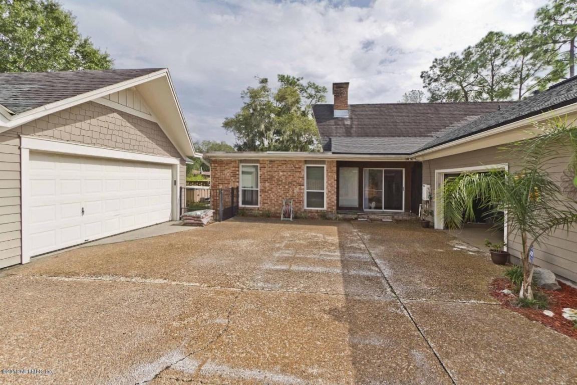 1105 Bimini Rd - Photo 2 of 23