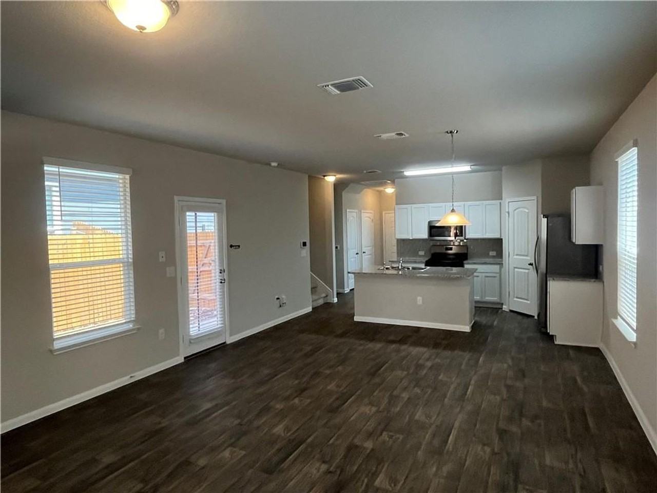 1916 Whitaker Dr - Photo 3 of 19