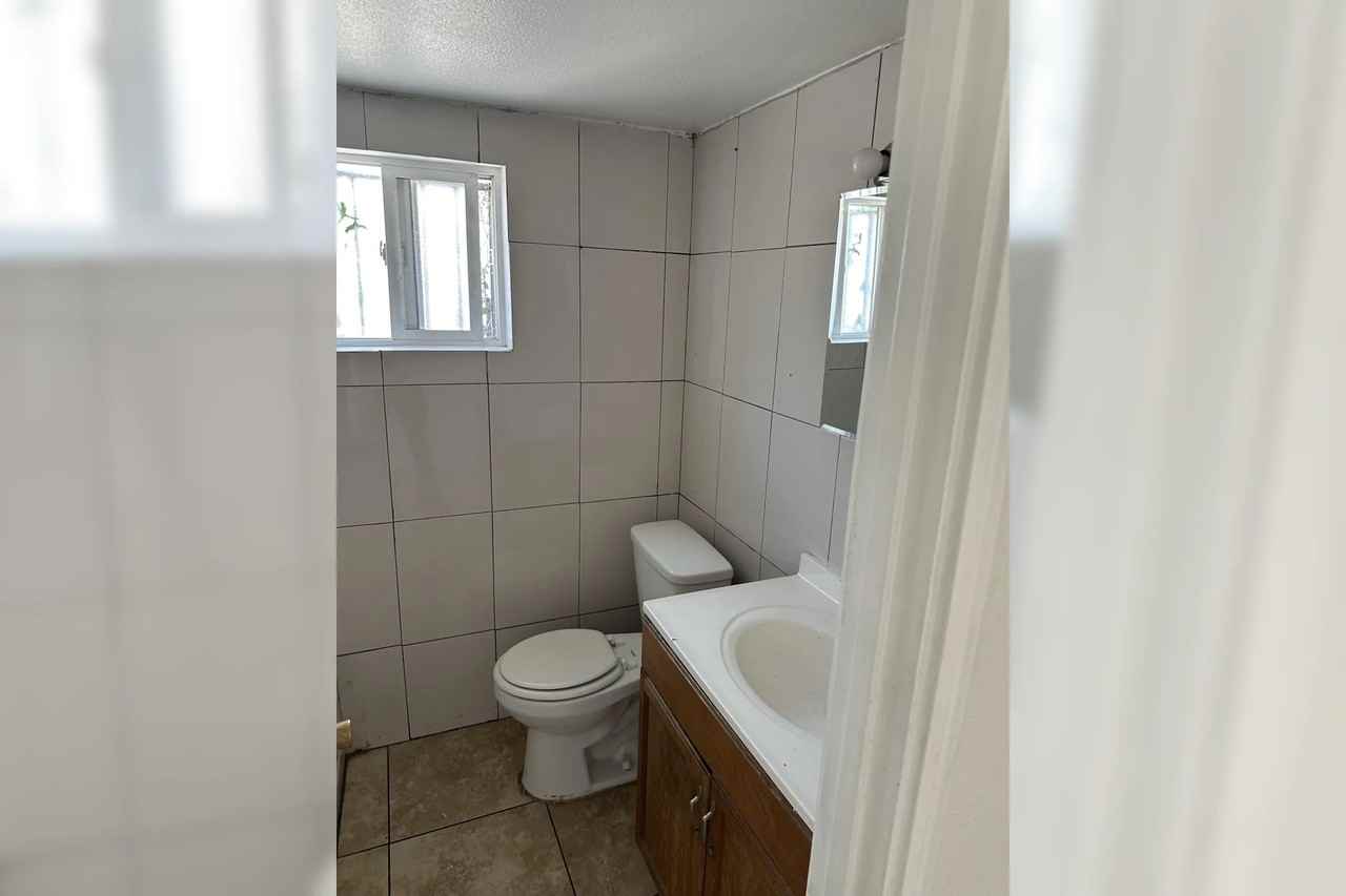 517 E Nocta St - Photo 3 of 6