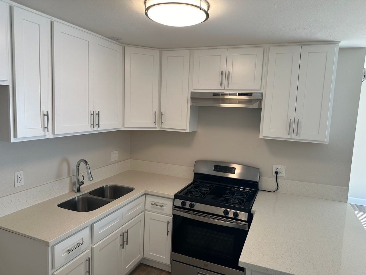 El Presidio Apartments - Photo 2 of 21