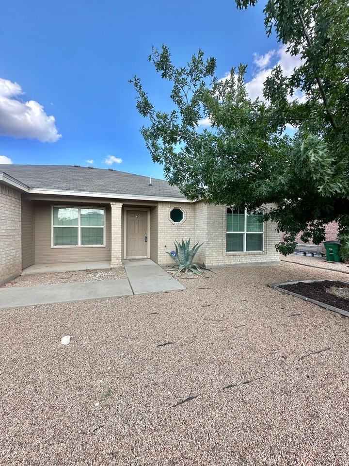1206 Elmo Ln - Photo 2 of 23