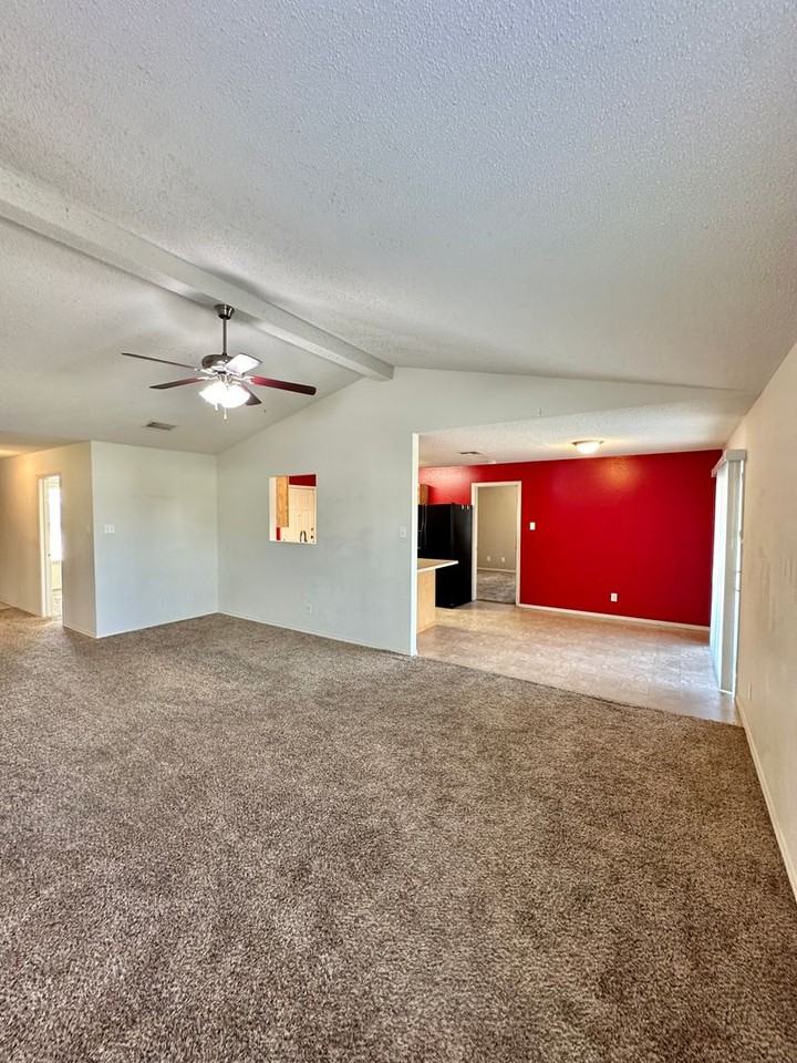 1206 Elmo Ln - Photo 5 of 23