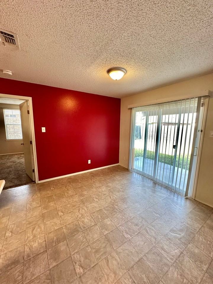 1206 Elmo Ln - Photo 6 of 23