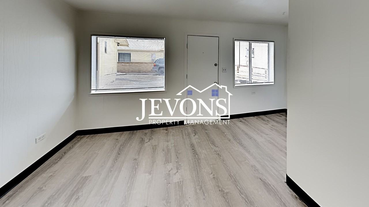 807 N 1st St - Photo 3 of 50