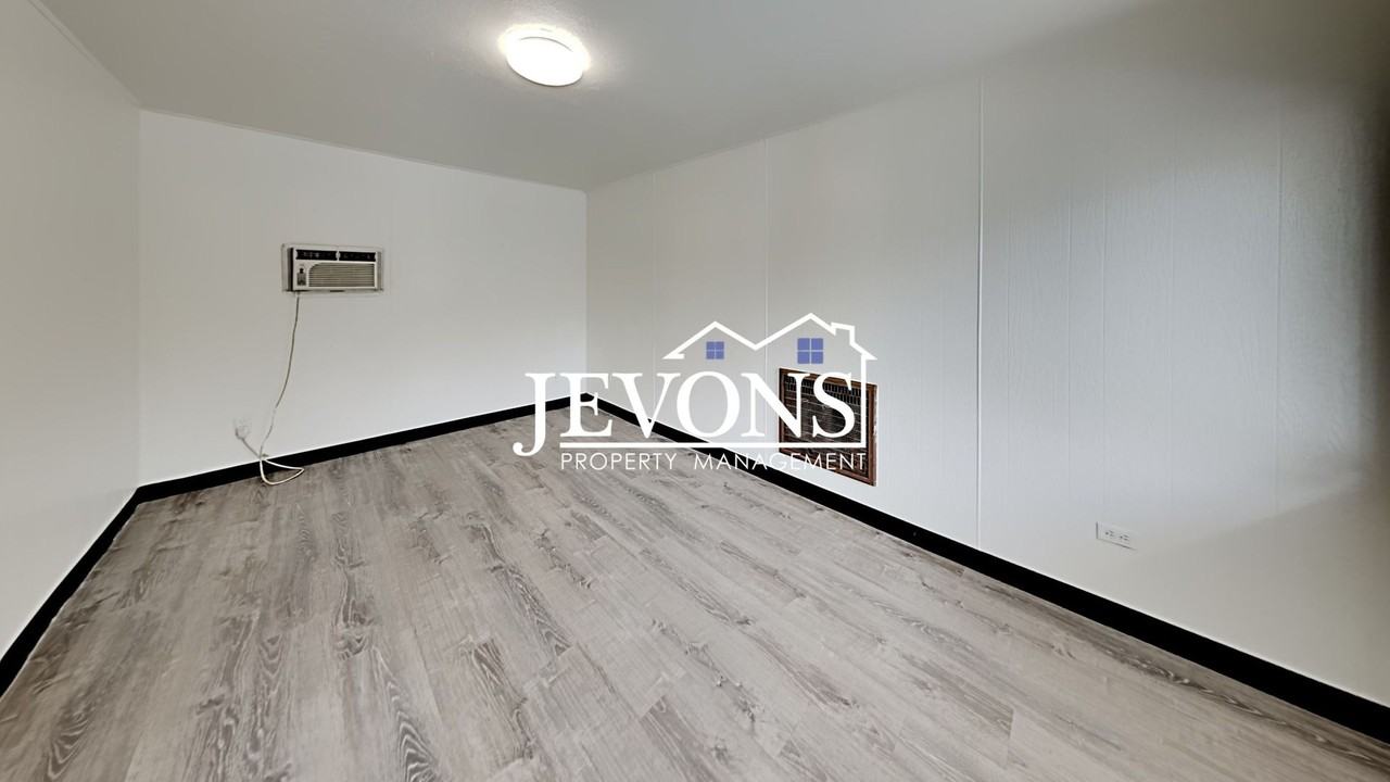 807 N 1st St - Photo 4 of 50