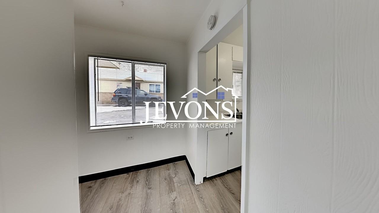 807 N 1st St - Photo 6 of 50