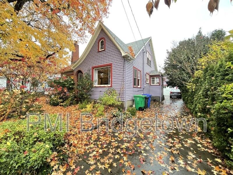 1635 Se Marion St - Photo 2 of 39