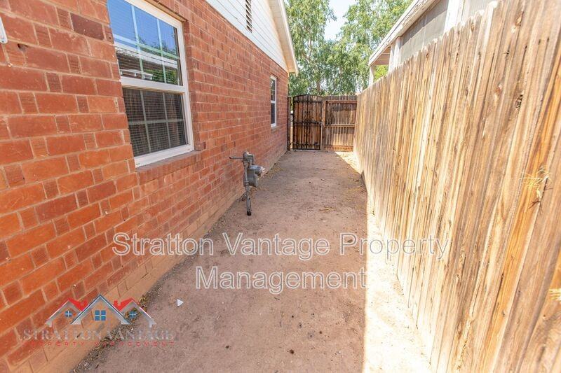 745 W 3rd St - Photo 2 of 33