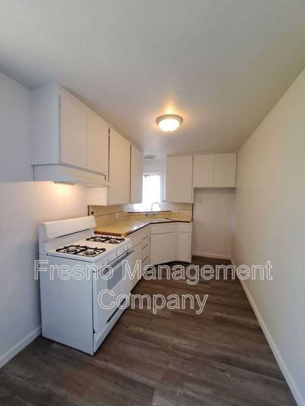 1291 N Fruit Ave - Photo 2 of 14